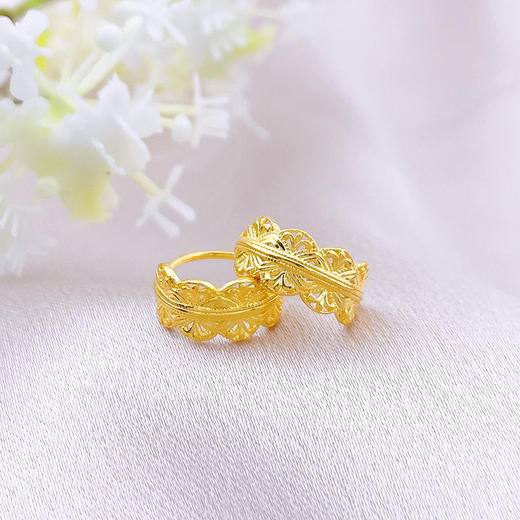 【限时克减128元】足金999 #皇冠 #热卖 5G黄金镂空花丝耳饰皇冠耳圈(AG5GES00137)（预售产品下单后不退款不退货不换货不补差价）（预售产品下单后不退款不退货不换货不补差价） 商品图1