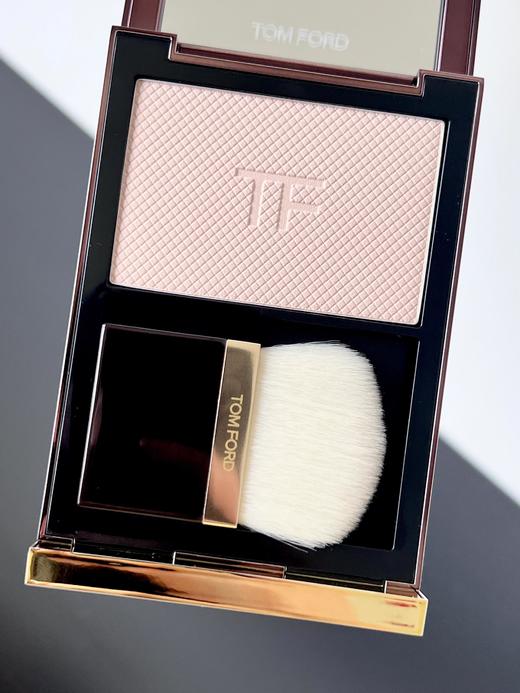 TOM FORD汤姆福特 TF柔焦粉饼 柔雾定妆粉 01 02 冰皮蜜粉饼 全新升级9g干皮挚爱粉饼 商品图3