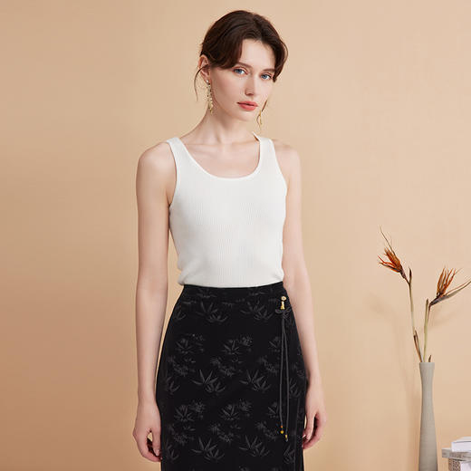EITIE爱特爱秋季新款百搭时尚减龄修身针织无袖上衣小背心女D2401403 商品图7