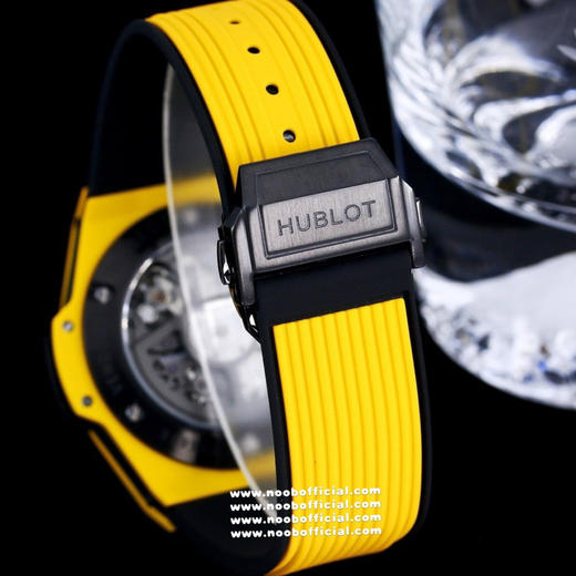 『亲民版本』全新突破  hublot 
Big  Bang  灵魂
融合碳纤维  呈现轻盈质感
稀世佳作  巅峰创造 彩色碳纤维材质HUBLOT 宇舶表BIG BANG  大爆炸系列彩色碳纤维腕表‼️ 商品图10