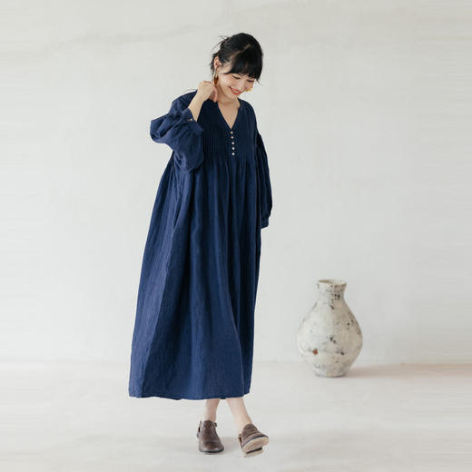 * 绽放608朵/双支砂洗亚麻青金石蓝 V领手工塔克褶宽松长袖连衣裙子 商品图2