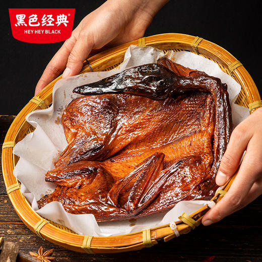 【中秋礼盒】黑色经典2024喜提中秋悦黑金月饼特产礼盒共1396g 送亲友送同事地域特产 商品图3