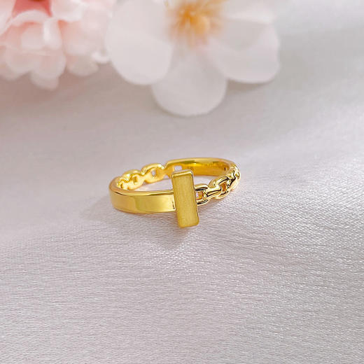 【限时克减150元】足金 无氰5D硬金镂空固口戒指缎面拉丝小清新几何条形圈戒T字链条固口圈戒(AR5DJZ00046)（预售产品下单后不退款不退货不换货不补差价） 商品图1