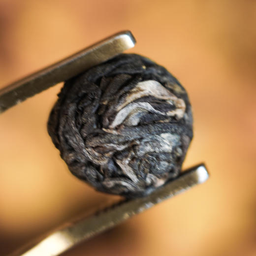 10月2日中午12点【龙印贡茶.后山麓龙珠】2023年春茶云南普洱茶区古树普洱茶生茶龙珠75克/罐 商品图4