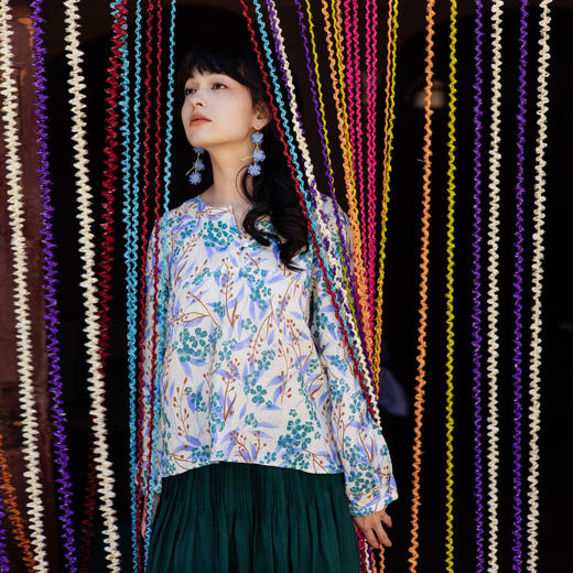 * 绽放592朵/【苏木系列】秋新款亚麻苏木印花小衫V领文艺长袖衬衫 商品图0