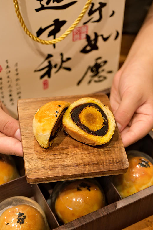 中秋节蛋黄酥礼盒 六个装（原价98特价78，买20盒再加送1盒，提货时间9月1日开始至9月17日结束，下单备注清楚日期即可，跑腿或邮寄费用自理） 商品图3