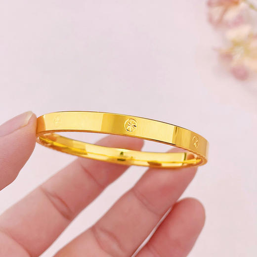 【限时克减150元】足金 【精品】无氰5D硬金空心固口螺丝纹手镯米字纹手镯（面宽约5.9-6.3mm，厚约2.7mm)(AR5DSZ00009)（预售产品下单后不退款不退货不换货不补差价） 商品图2