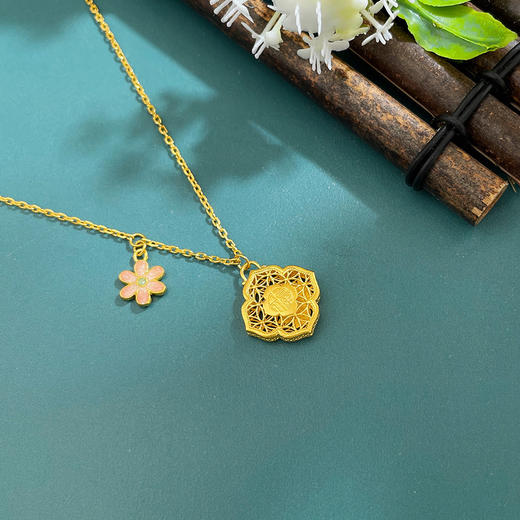 【限时克减150元】足金999 古法调节镂空花丝低温珐琅花形吊饰渐变七彩莲花花形套链(YGFTL00077)（预售产品下单后不退款不退货不换货不补差价 商品图3