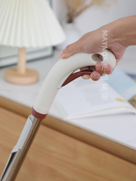 【MAYNOS喷水拖把】 🌟懒人清洁💦会喷水，干湿两用，29.9加送两块拖布！ ✅360°旋转拖头，清洁卫生无死角 ✅40cm加宽拖板，一体成型更耐用 商品图3