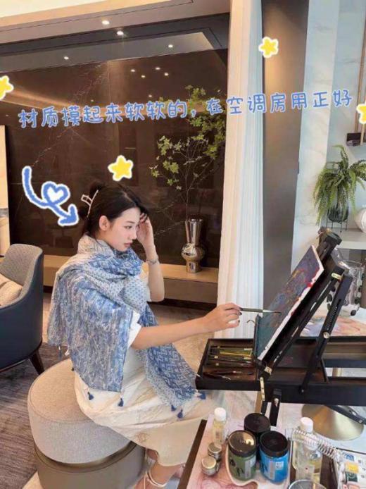 😍😍恨不得焊在身上!!太气质了!!💰69🉐明星同款披肩!!还配手提礼袋✅2种尺寸，13个款式👍 商品图1