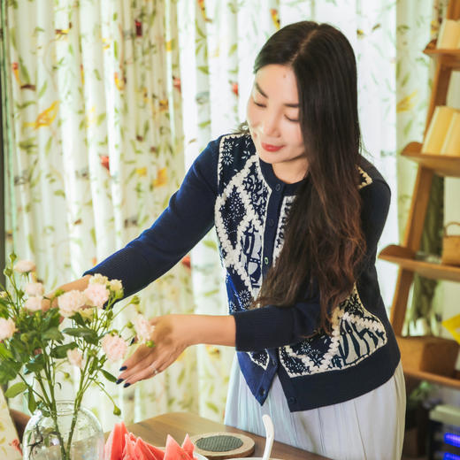 【林栖设计小店】【现货】【花田喜事】绵羊毛拼蓝印花布小香风毛织外套开衫上衣女2024秋冬新品1944050 商品图1