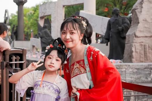 【暑假亲子】五钻酒店,精讲导览,全程旅拍-古都西安,历史\诗词\民俗\建筑\文化\美食,全方位深度体验|7~15岁亲子 商品图1