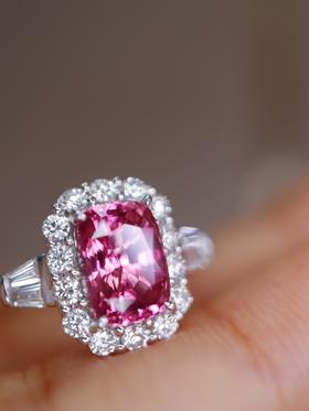 2.03ct 4.16g 蓝宝石戒指