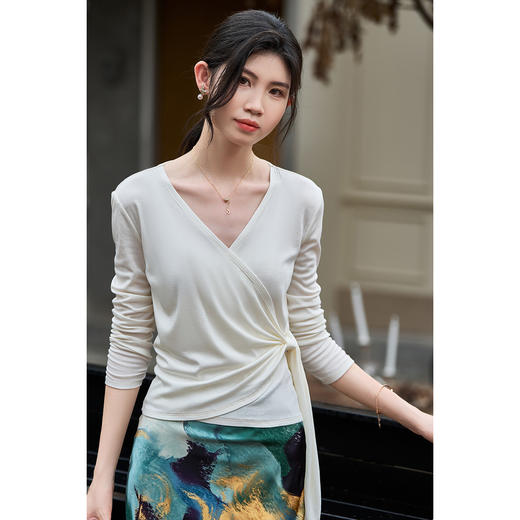 剩S/M 米思阳2025秋季新款设计感V领不规则绑带天丝衬衫内搭上衣女3839 商品图3