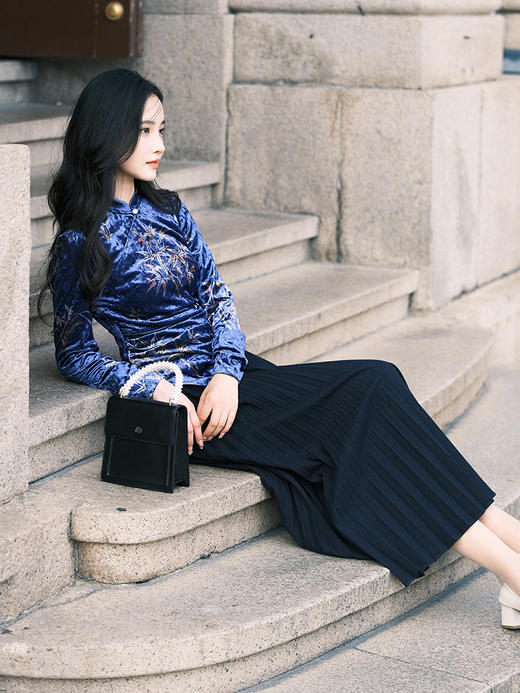 逸红颜明月优选 #复古蓝丝绒上衣「寻竹月」流光溢彩新中式，竹叶印花自带柔软与坚毅 商品图13