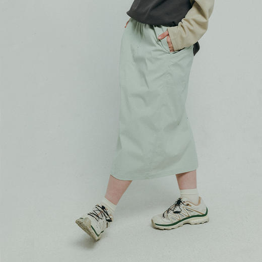 【出游季特惠】ACMEITEM爱棵米 户外防泼水半身裙大口袋弹力松紧休闲长裙子女士GAF3370329E 商品图3