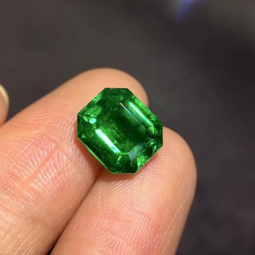 3.28ct 祖母绿裸石 商品图1