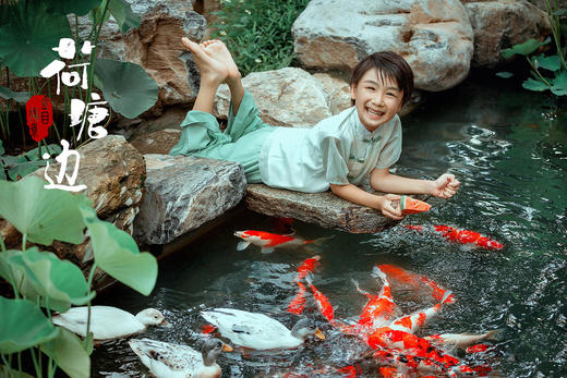 《荷塘边》 商品图0