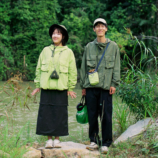 【福利特惠】ACMEITEM爱棵米 户外休闲夹克外套连帽宽松多口袋工装外套男女GAF3210913E 商品图2