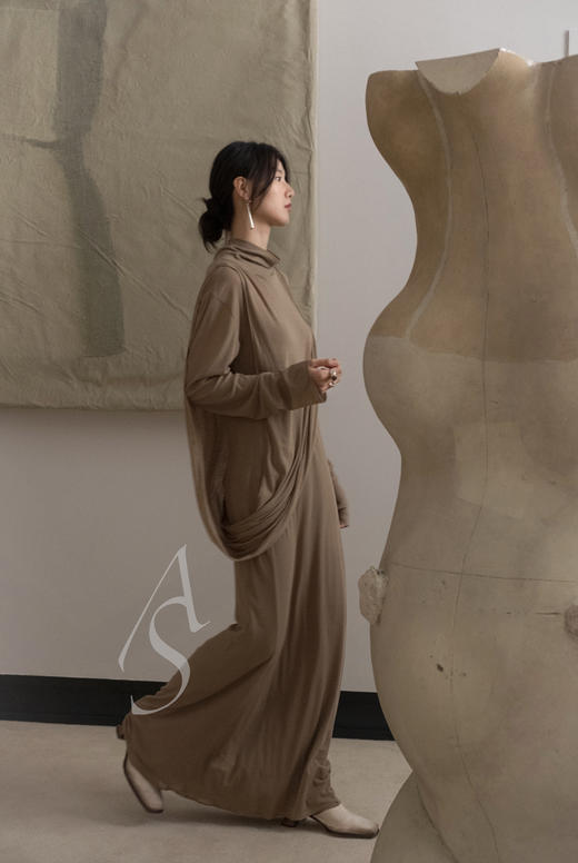 Ruohan  驼色弹力棉高领连衣裙 商品图0