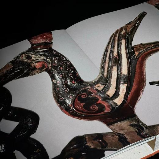 《不朽：大漆艺术五千年》，良渚博物馆编，8开，布面精装，57印张，净重3.5公斤，上海书画出版社2024年8月一版一印。 商品图7