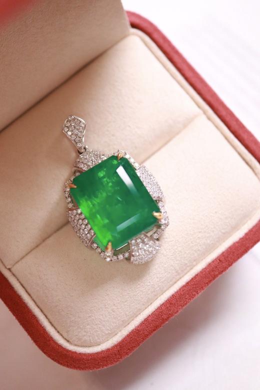12.7ct 祖母绿吊坠 商品图1