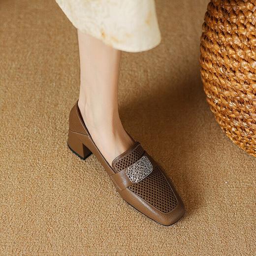 【预售5天】复古真皮方扣粗跟中口单鞋女春秋新款方头高跟镂空洞洞款乐福鞋DPJ&2911 商品图1