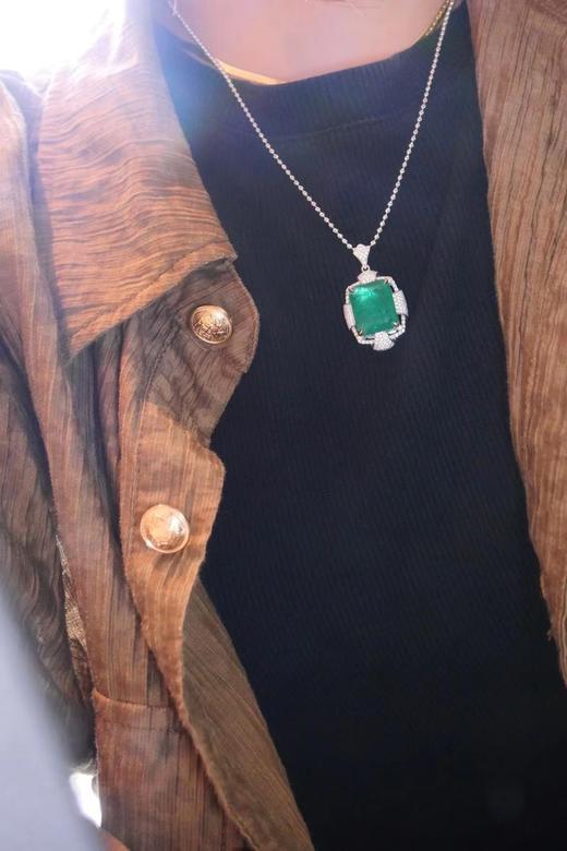 12.7ct 祖母绿吊坠 商品图7