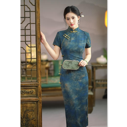 2024秋季新款改良新中式老上海复古中国风仿醋酸长款短袖旗袍SYK66633 商品图3