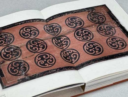 《不朽：大漆艺术五千年》，良渚博物馆编，8开，布面精装，57印张，净重3.5公斤，上海书画出版社2024年8月一版一印。 商品图3