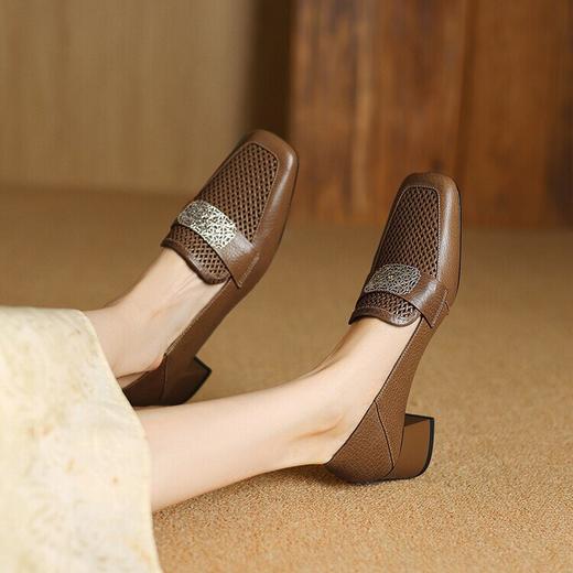 【预售5天】复古真皮方扣粗跟中口单鞋女春秋新款方头高跟镂空洞洞款乐福鞋DPJ&2911 商品图4