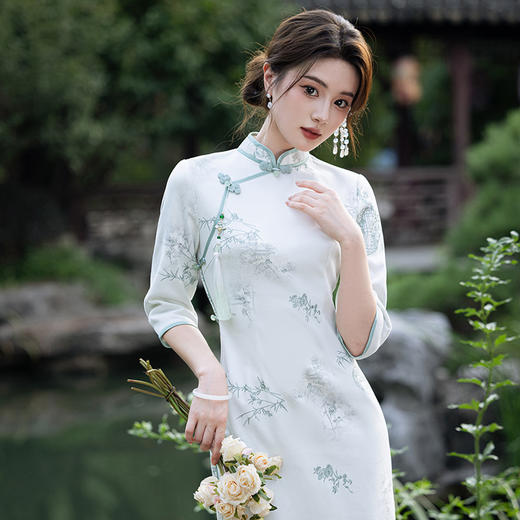 2024秋冬新款七分袖长款显瘦气质重工麂皮绒绣花旗袍MLS6973 商品图3