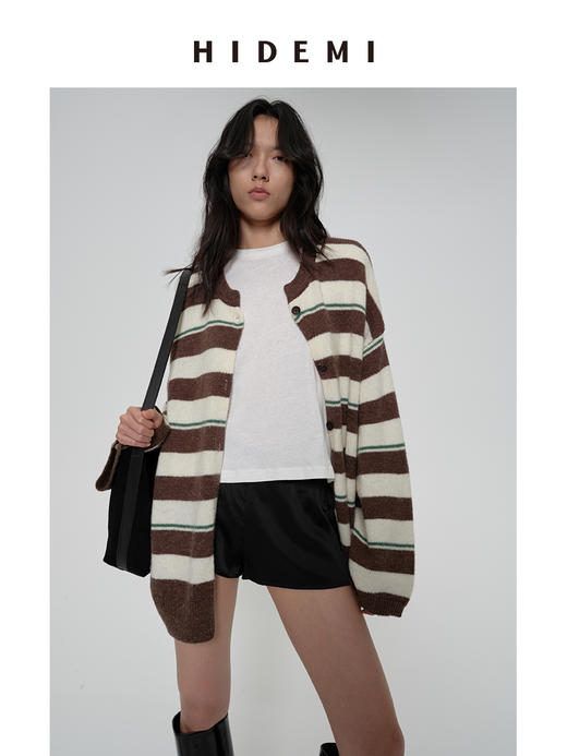 HIDEMI 【当当同款】进口羊驼毛混纺多股纱线条纹松弛感大廓形圆领纽扣开衫外套 黑灰条纹/绿紫条纹/棕绿条纹/灰粉条纹 商品图8