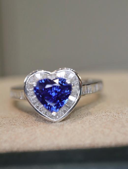 1.02ct 蓝宝石戒指 商品图0