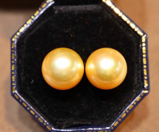 D519036 天然南洋金珍珠耳钉 18k金耳针款，珠子近圆顶级珠光表皮非常细腻光滑，完美度也高，关键这种形状上耳特别服贴 大小12-13mm 特价🉐2380/对 商品图0