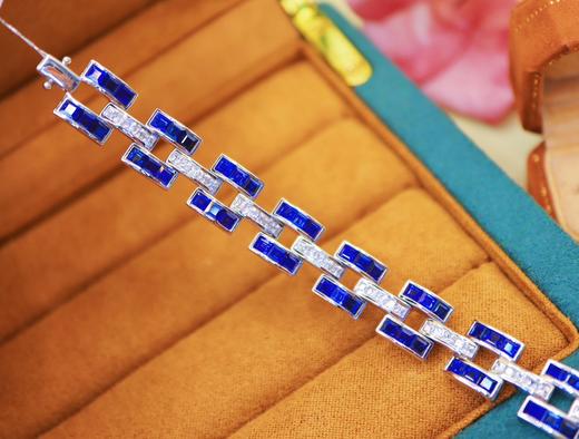 523118 皇家蓝蓝宝石手链 石重：11.3ct，总重：25.49g，白蓝宝：2.7ct/63颗 18K白金，真金真钻石 超值价：25780 商品图2