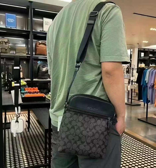 ¥1050🇺🇸✈️🇨🇳Coach男款经典飞行包，斜挎包，尺寸约23*28cm ，男士方块包 商品图3