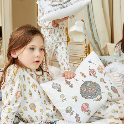 法国Atelier Choux 缎面床笠+缎面抱枕组合装 商品图1