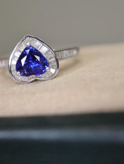 1.02ct 蓝宝石戒指 商品图1