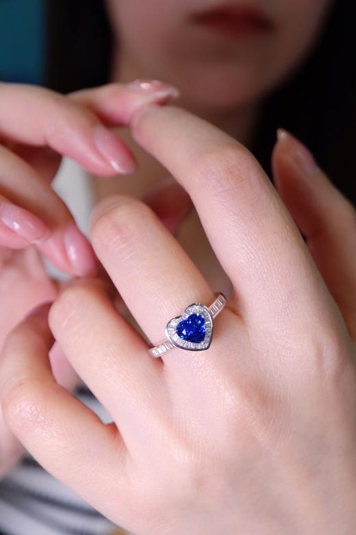 1.02ct 蓝宝石戒指 商品图5