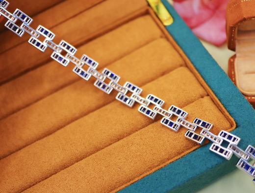 523118 皇家蓝蓝宝石手链 石重：11.3ct，总重：25.49g，白蓝宝：2.7ct/63颗 18K白金，真金真钻石 超值价：25780 商品图3