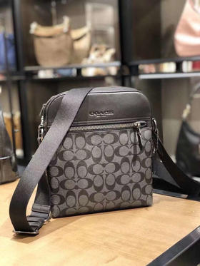 ¥1050🇺🇸✈️🇨🇳Coach男款经典飞行包，斜挎包，尺寸约23*28cm ，男士方块包