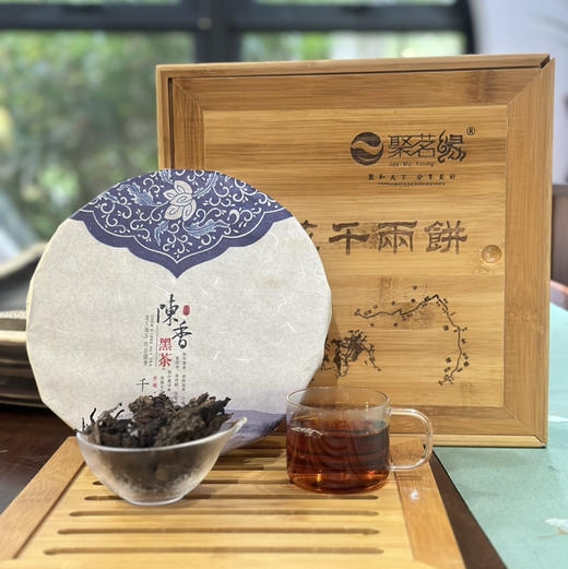 安化黑茶｜金花千两饼竹盘礼盒，2017年千两茶王饼，净含量：600g，高档竹茶盘装～安化黑茶，健康之饮，21世纪人类生命健康新希望…… 商品图1