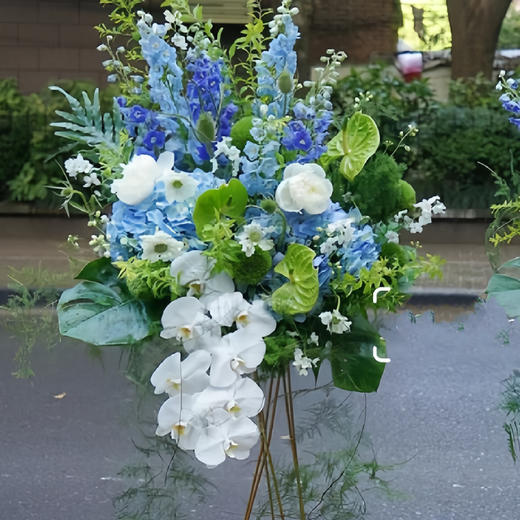 蓝白基调开业大吉——开业花篮高端乔迁庆典商务用花|北京5环内免费送花上门 商品图0