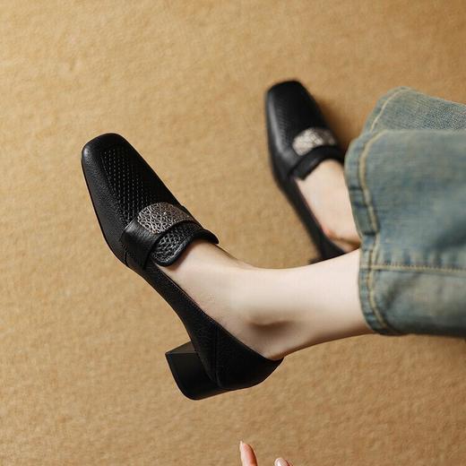 【预售5天】复古真皮方扣粗跟中口单鞋女春秋新款方头高跟镂空洞洞款乐福鞋DPJ&2911 商品图2