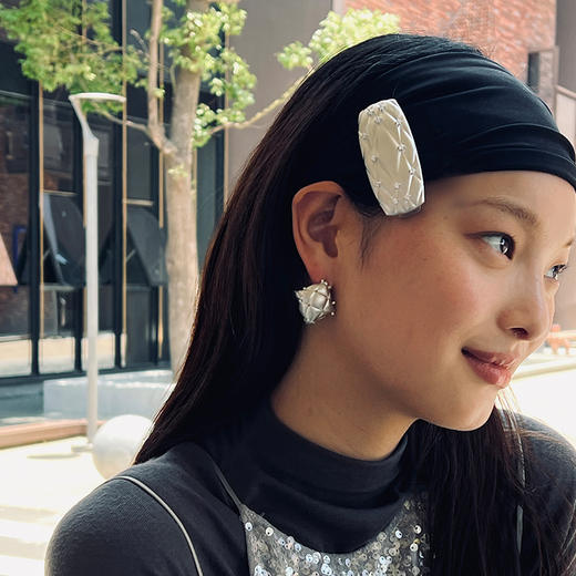 lost in echo2024秋季新款膨胀枕头银色高级饰品礼盒首饰礼物女 商品图1