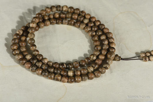 产区；柬埔寨菩萨九分沉《念珠》
规格；7.2mm   16.93克   
味道；生闻蜜甜，花香，凉韵 商品图0