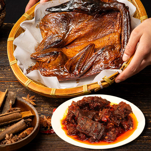 【周三会员日限时折扣】黑色经典酱板鸭辣酱258g/瓶 商品图3