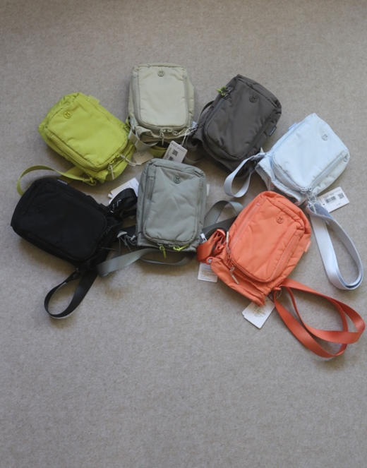 林林总总 莫要挑花眼 哈！小露 Water Bottle 小巧轻便 水壶包 7色入 商品图0