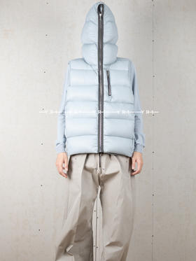 Rick Owens｜淡蓝色连帽羽绒背心